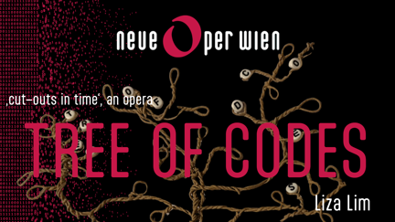 Titelbild der Neuen Oper Wien: „Tree of Codes“, eine Oper von Liza Lim mit dem Untertitel „cut-outs in time“. Rote Schrift auf schwarzem Hintergrund, darauf ein Baum aus geflochtener Schnur, dessen Zweige in Buchstabenperlen enden.