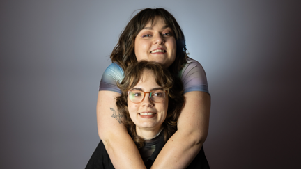 LENA KREBS & TERESA REICHL: LESEN IST SCHWUL